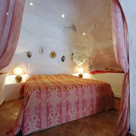 Castillo Lanzarote Bentley - Luxury -sleep In A Volcanic Cave Apartment Tias