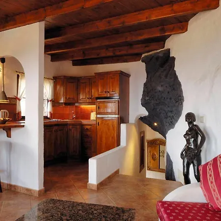Castillo Lanzarote Bentley - Luxury -sleep In A Volcanic Cave Apartment Tias