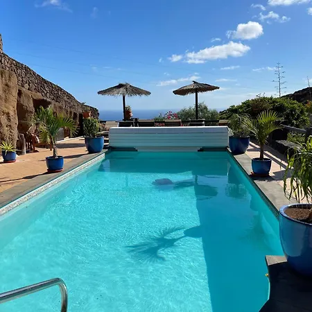 Castillo Lanzarote Bentley - Luxury -sleep In A Volcanic Cave Tías