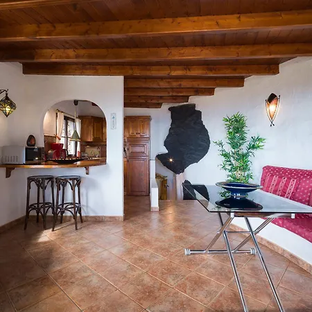 Apartment Castillo Lanzarote Bentley - Luxury -sleep In A Volcanic Cave *