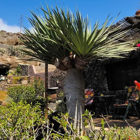 Castillo Lanzarote Bentley - Luxury -sleep In A Volcanic Cave Apartment