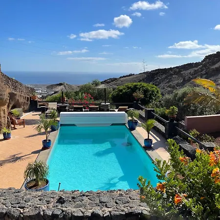 Castillo Lanzarote Bentley - Luxury -sleep In A Volcanic Cave * 티아즈