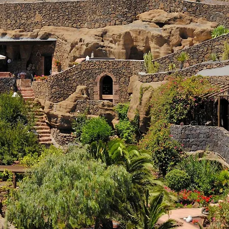 Castillo Lanzarote Bentley - Luxury -sleep In A Volcanic Cave * 티아즈